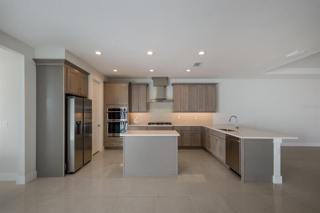 На продажу: $849,990 (2 спален, 2 ванн, 2941 Квадратных фут)