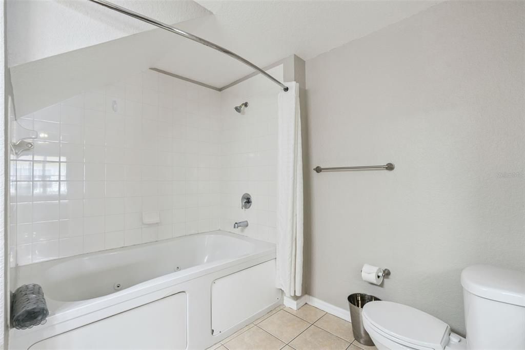На продажу: $219,900 (3 спален, 2 ванн, 1296 Квадратных фут)