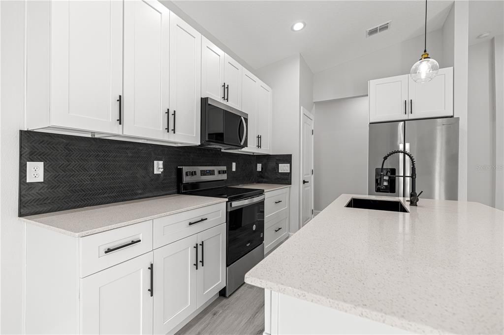 For Rent: $2,150 (3 beds, 2 baths, 1648 Square Feet)