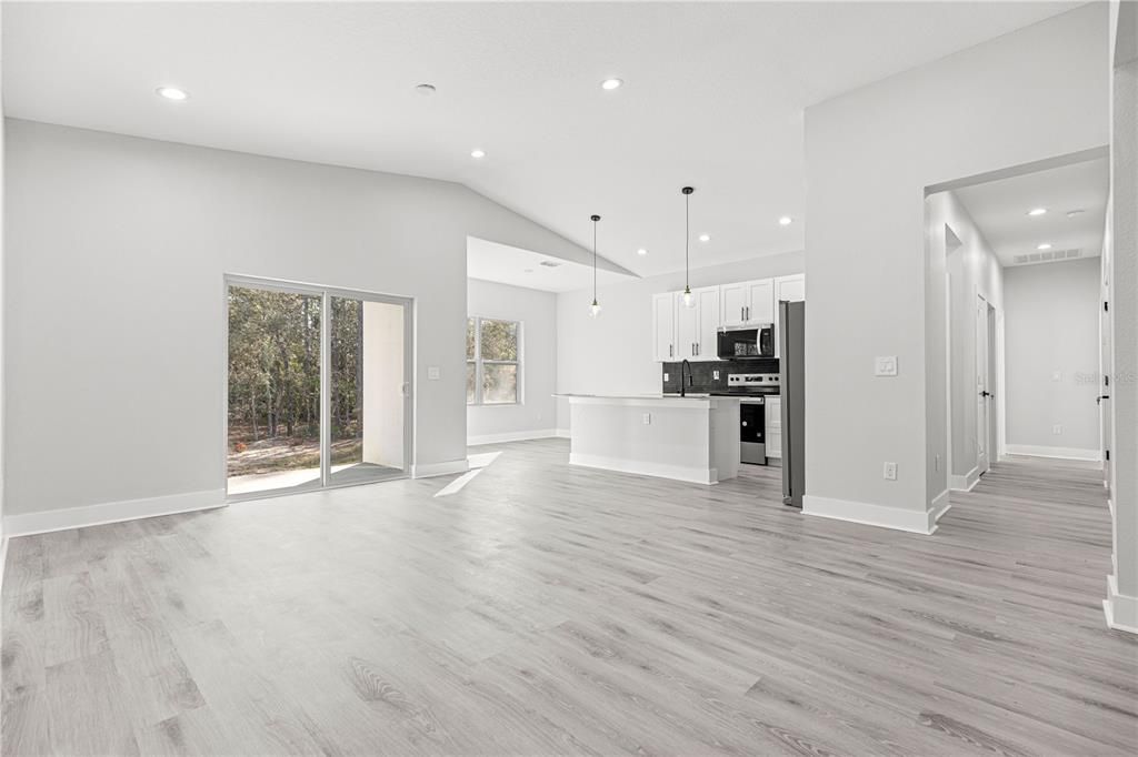 For Rent: $2,150 (3 beds, 2 baths, 1648 Square Feet)