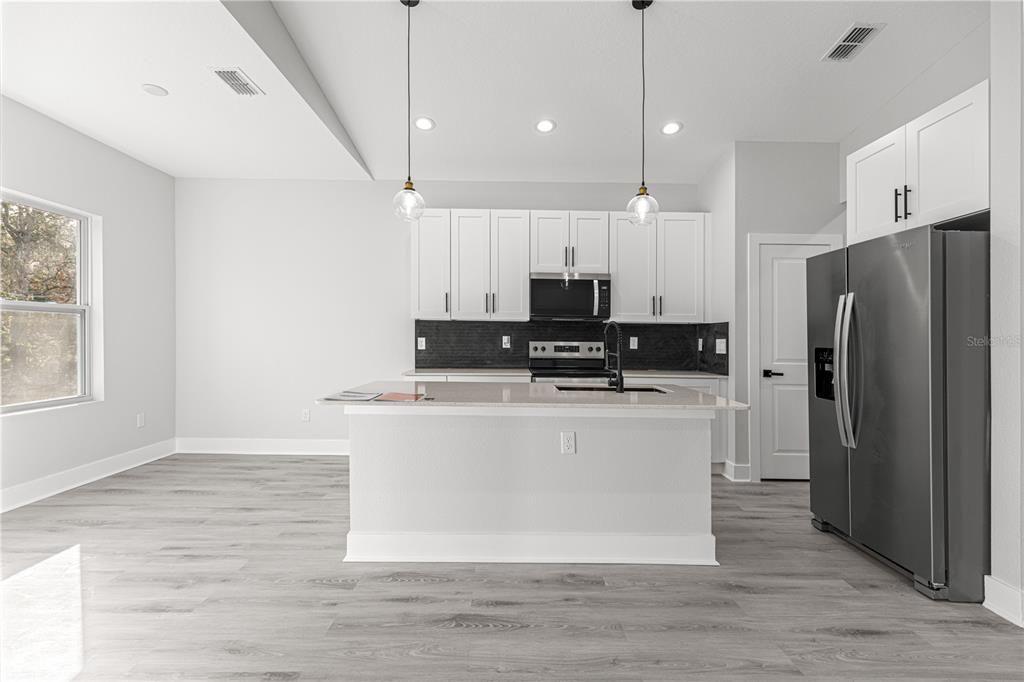 For Rent: $2,150 (3 beds, 2 baths, 1648 Square Feet)