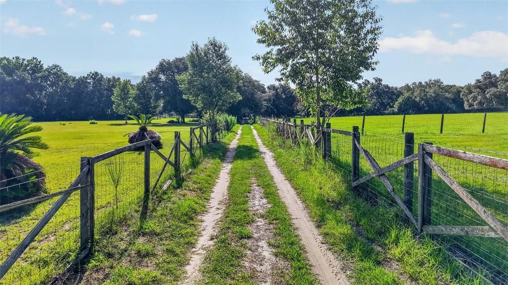 На продажу: $699,000 (4 спален, 2 ванн, 2318 Квадратных фут)