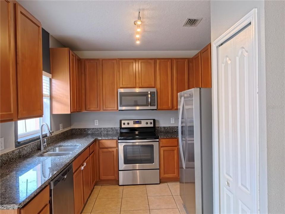 For Sale: $316,000 (2 beds, 2 baths, 1236 Square Feet)
