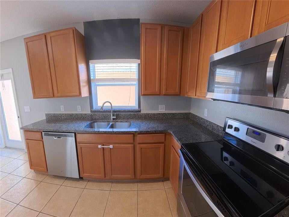 For Sale: $316,000 (2 beds, 2 baths, 1236 Square Feet)