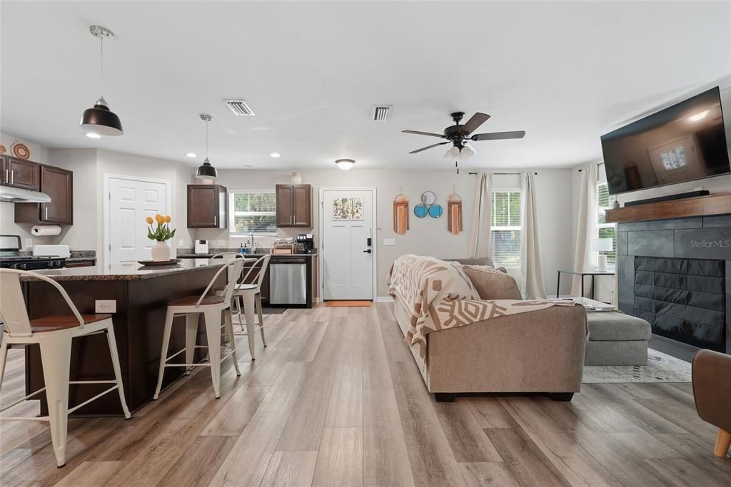 For Sale: $330,000 (3 beds, 2 baths, 1200 Square Feet)