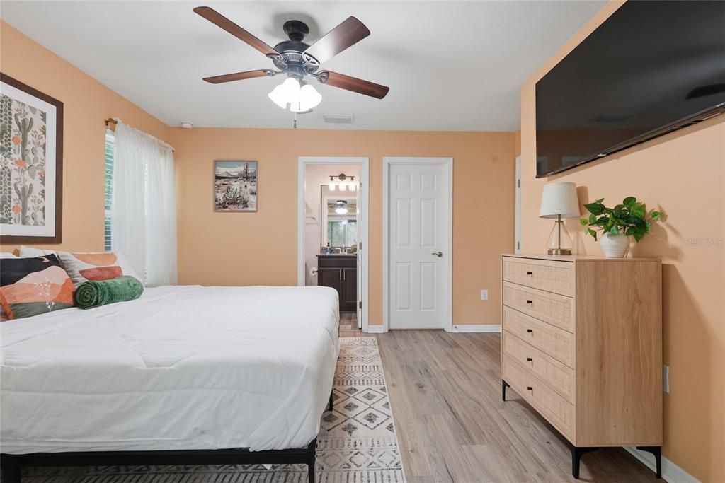 For Sale: $330,000 (3 beds, 2 baths, 1200 Square Feet)