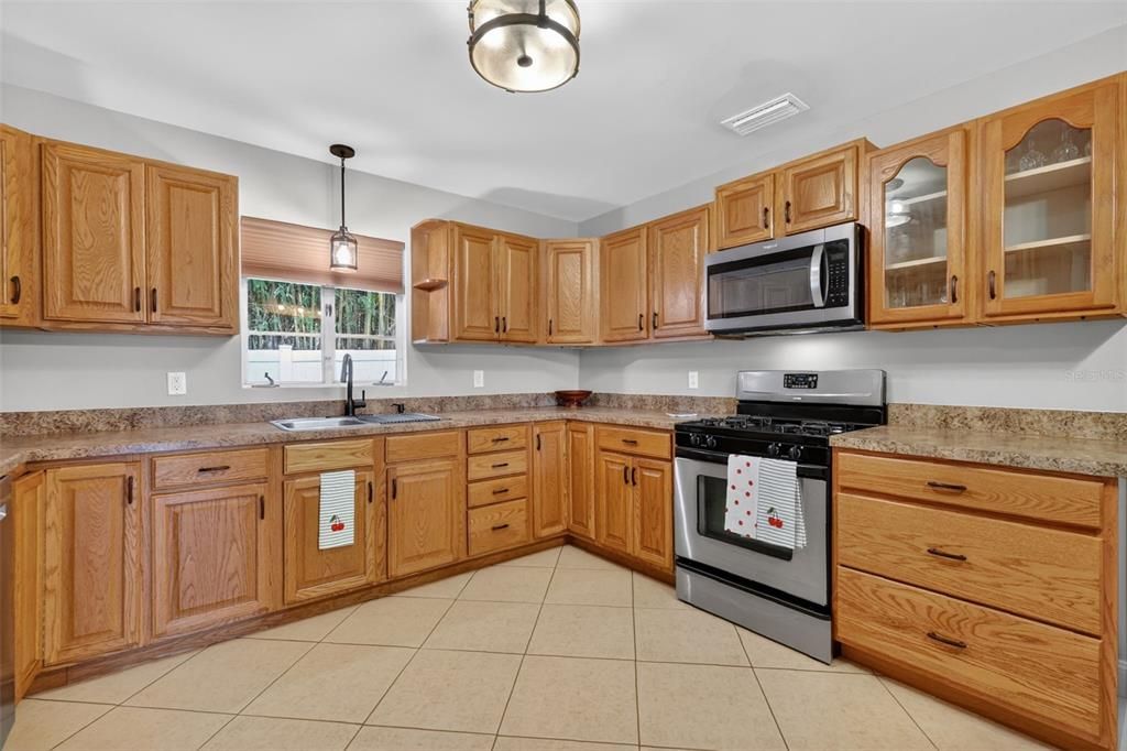 На продажу: $1,650,000 (10 спален, 8 ванн, 5499 Квадратных фут)