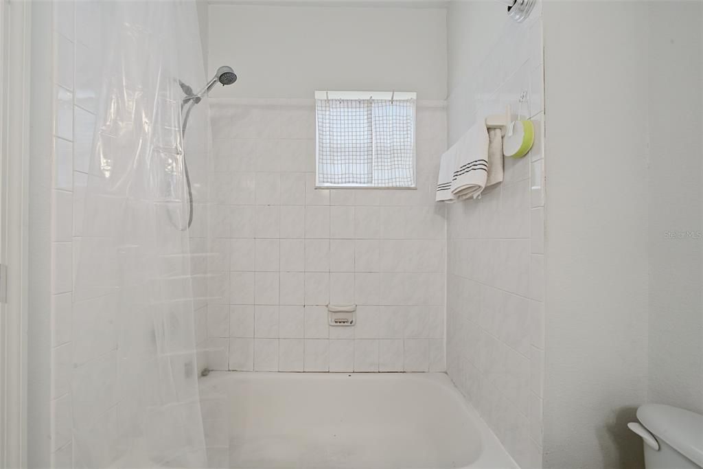 На продажу: $299,900 (3 спален, 2 ванн, 1865 Квадратных фут)