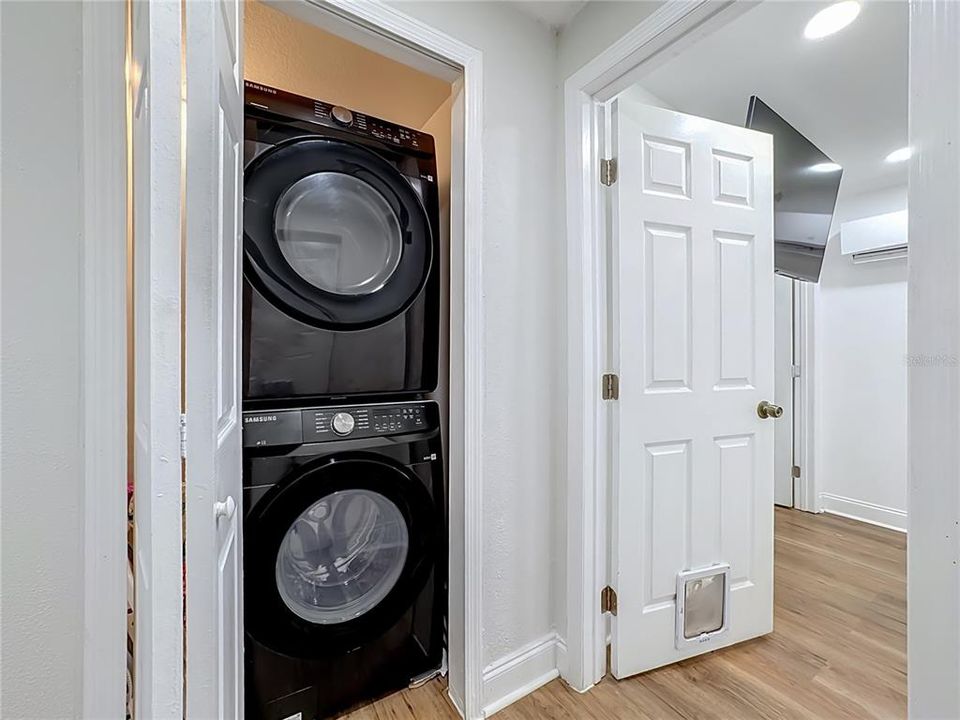 На продажу: $349,000 (4 спален, 2 ванн, 1354 Квадратных фут)