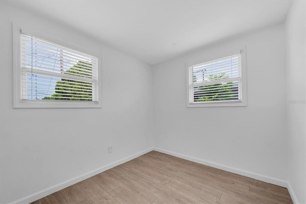 For Sale: $250,000 (2 beds, 1 baths, 759 Square Feet)