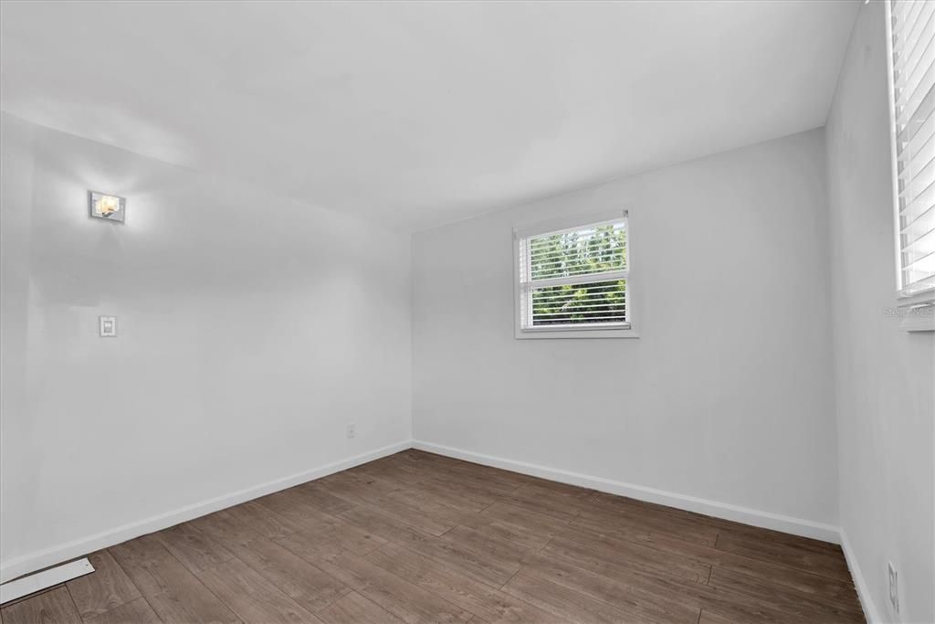 For Sale: $250,000 (2 beds, 1 baths, 759 Square Feet)