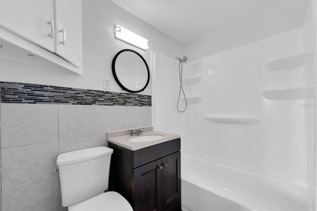 For Sale: $250,000 (2 beds, 1 baths, 759 Square Feet)