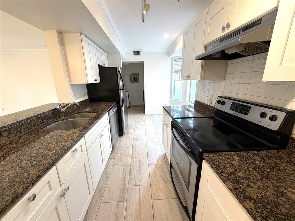 For Rent: $1,500 (2 beds, 1 baths, 1271 Square Feet)