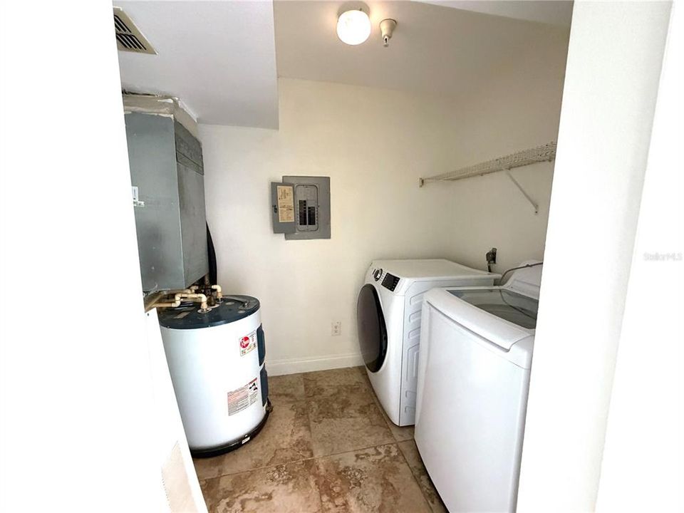 For Rent: $1,500 (2 beds, 1 baths, 1271 Square Feet)