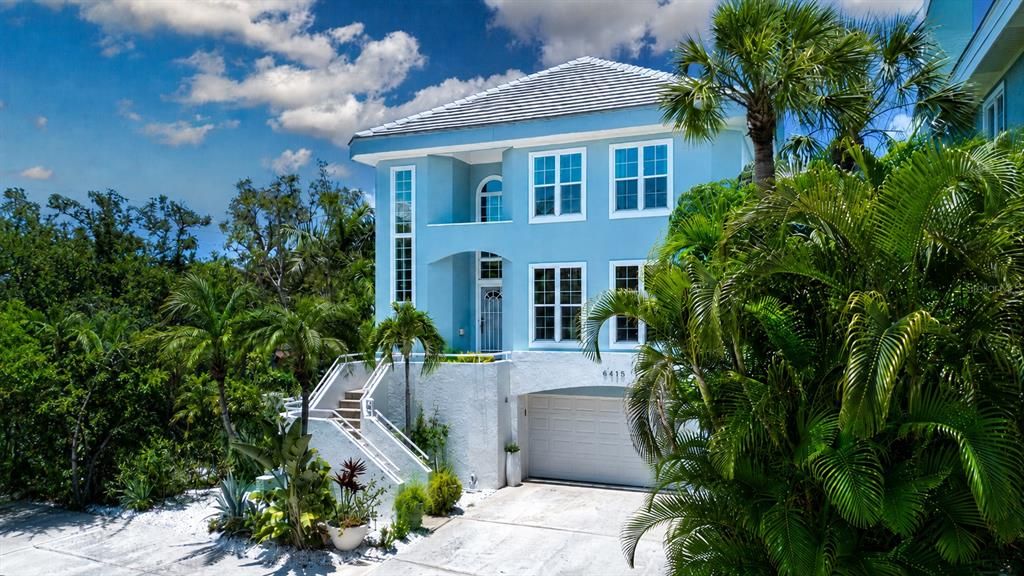 For Sale: $2,185,000 (4 beds, 3 baths, 2758 Square Feet)