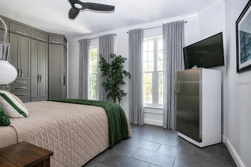 For Sale: $2,185,000 (4 beds, 3 baths, 2758 Square Feet)