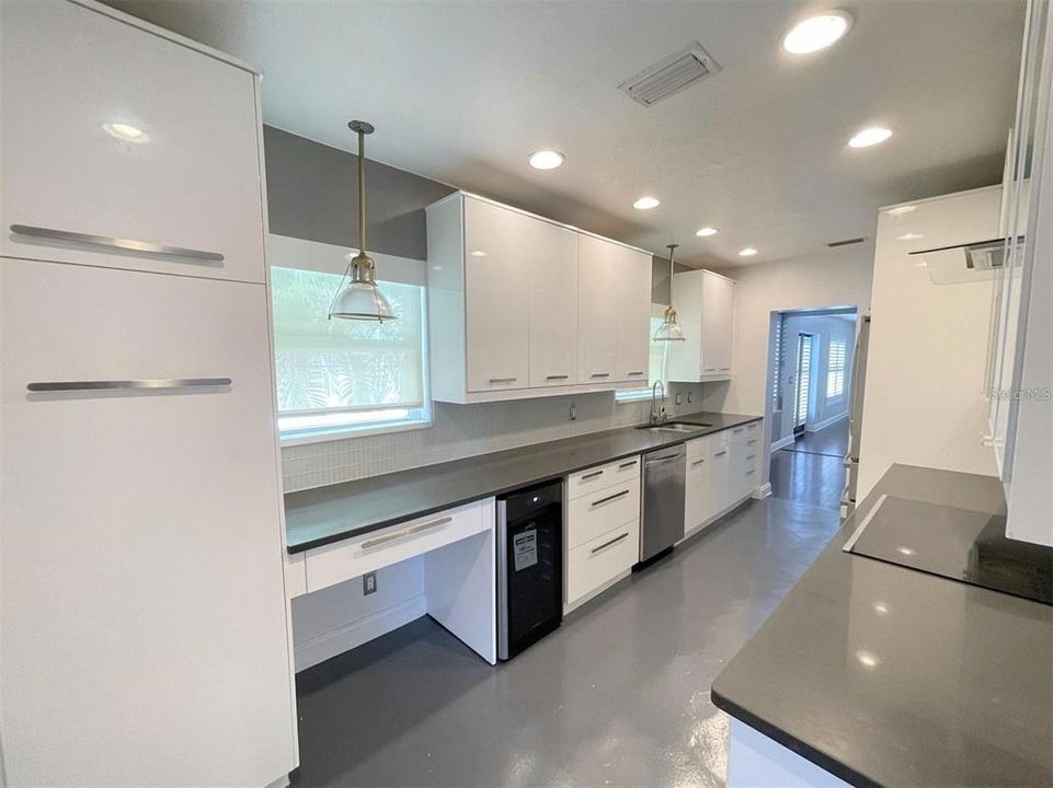 В аренду: $4,700 (3 спален, 2 ванн, 1785 Квадратных фут)