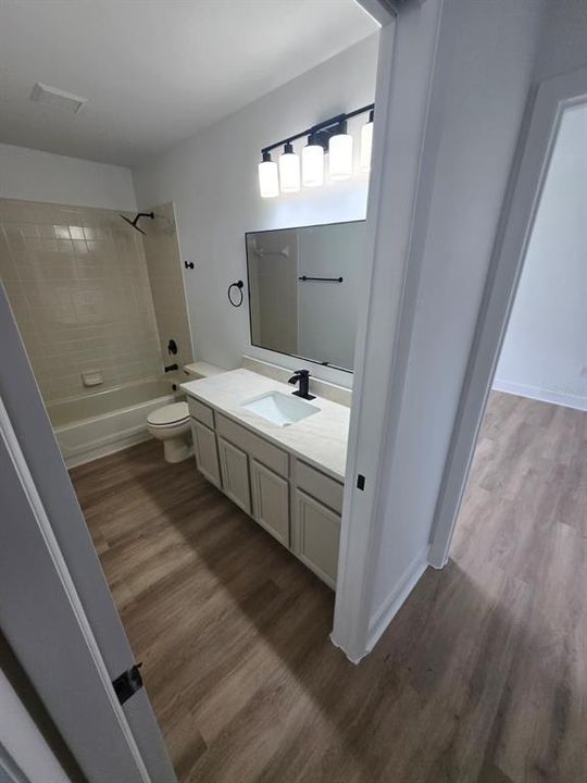 На продажу: $319,900 (3 спален, 2 ванн, 1709 Квадратных фут)