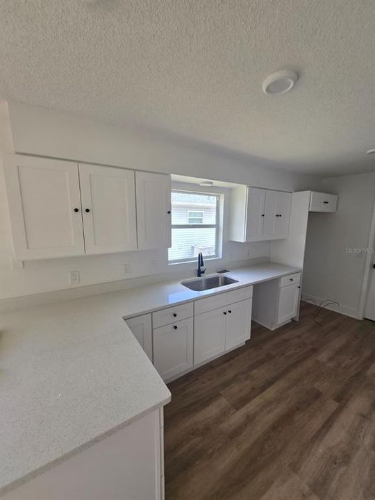 На продажу: $319,900 (3 спален, 2 ванн, 1709 Квадратных фут)
