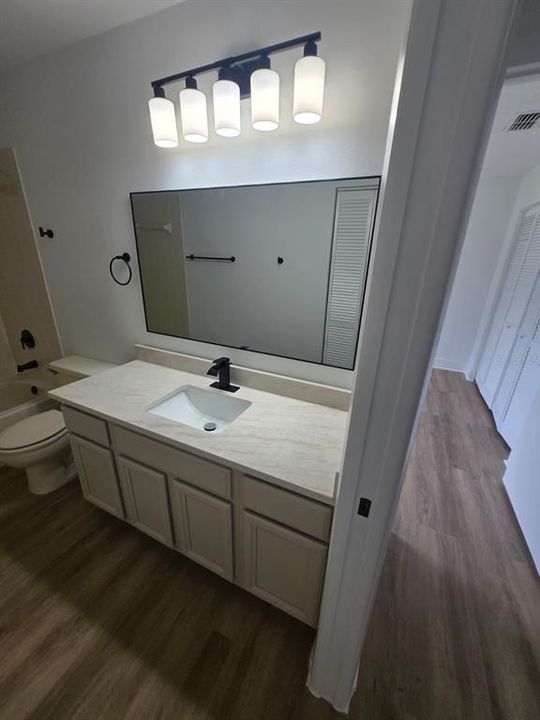 На продажу: $319,900 (3 спален, 2 ванн, 1709 Квадратных фут)