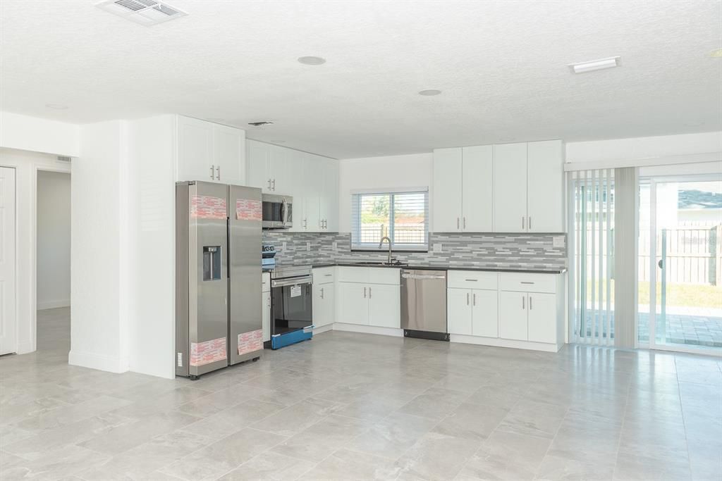 В аренду: $2,975 (4 спален, 2 ванн, 1355 Квадратных фут)