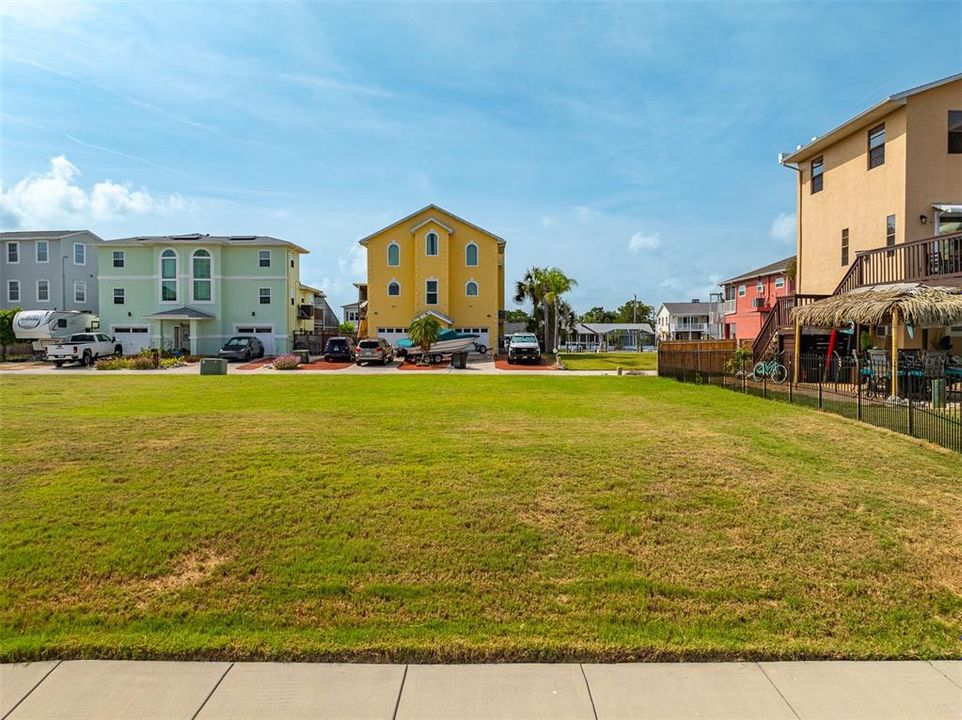 For Sale: $285,000 (0.14 acres)