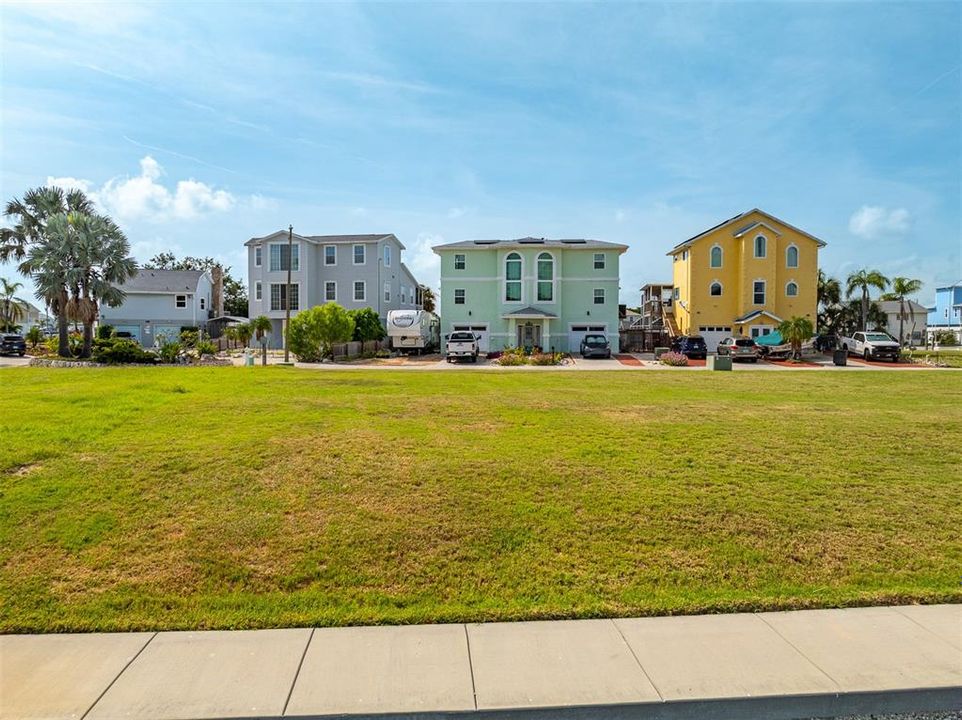 For Sale: $285,000 (0.14 acres)