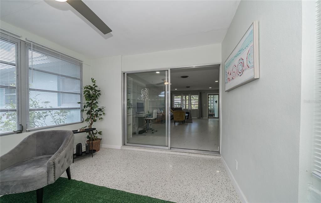 На продажу: $395,000 (2 спален, 2 ванн, 1195 Квадратных фут)