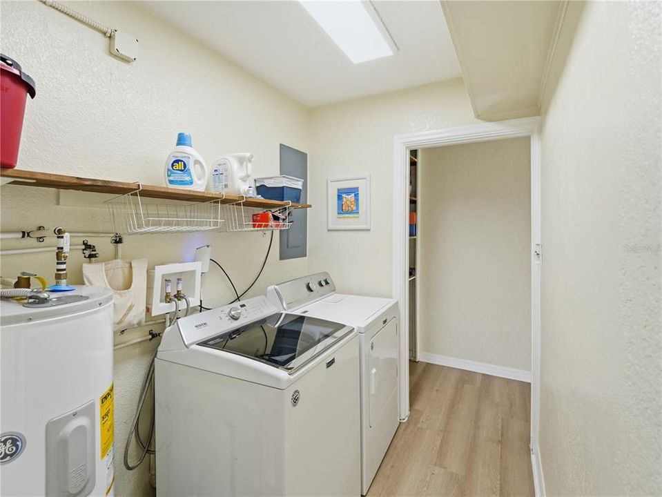 На продажу: $315,000 (2 спален, 1 ванн, 1120 Квадратных фут)