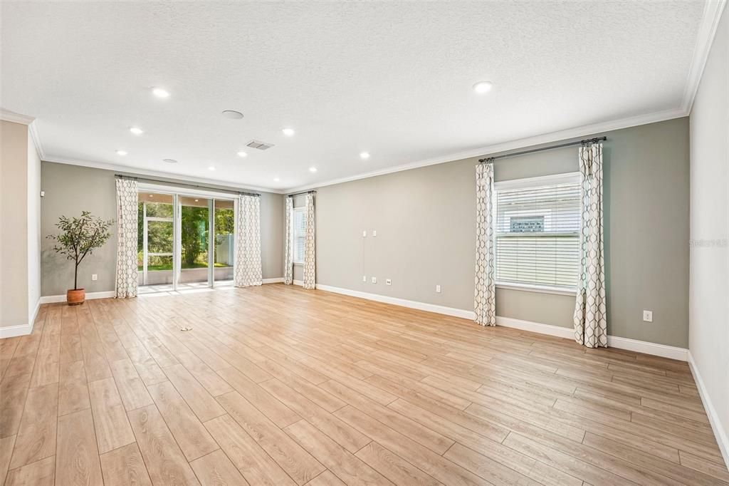 En Venta: $399,000 (4 camas, 2 baños, 2152 Pies cuadrados)