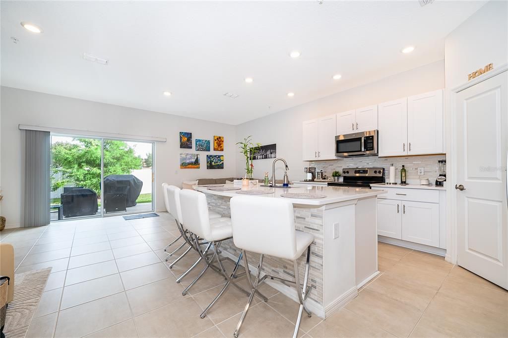 For Sale: $322,000 (3 beds, 2 baths, 1370 Square Feet)