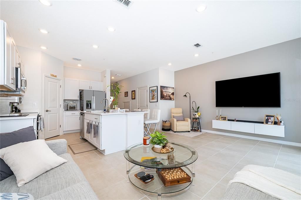 For Sale: $322,000 (3 beds, 2 baths, 1370 Square Feet)