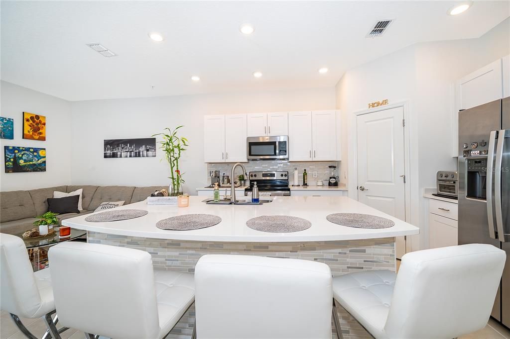 For Sale: $322,000 (3 beds, 2 baths, 1370 Square Feet)