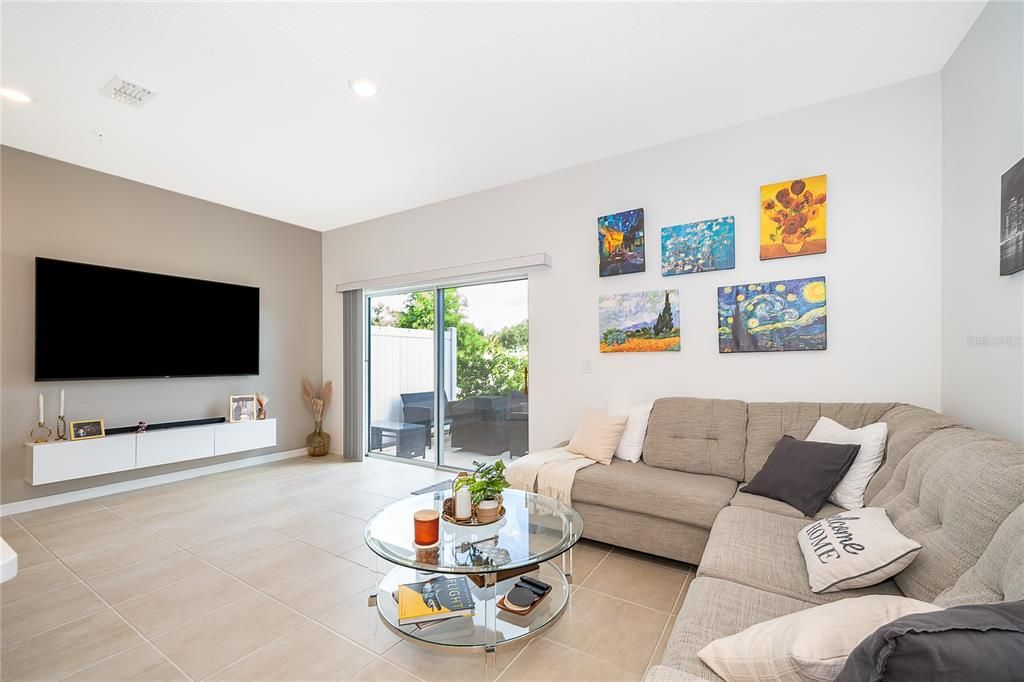 For Sale: $322,000 (3 beds, 2 baths, 1370 Square Feet)