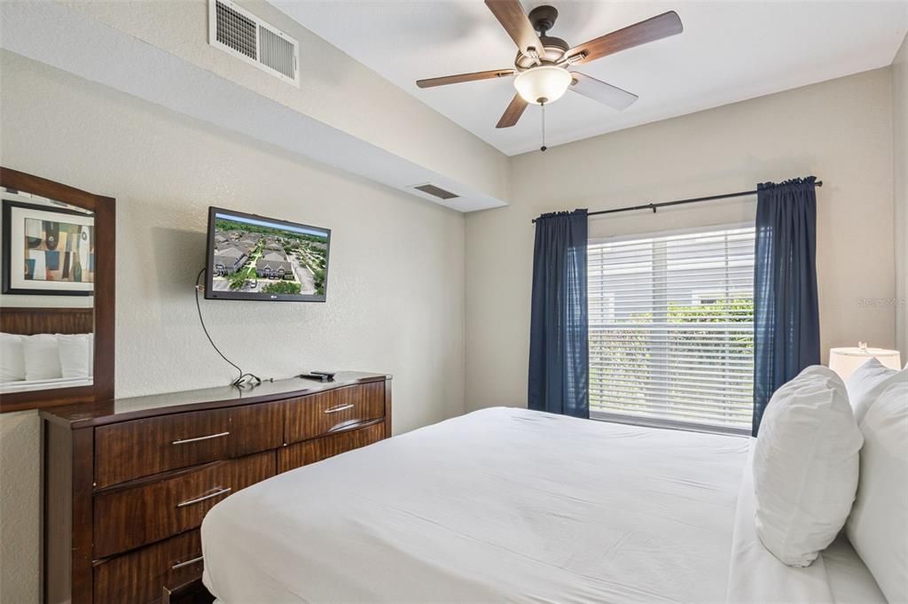 For Sale: $249,999 (4 beds, 3 baths, 1470 Square Feet)