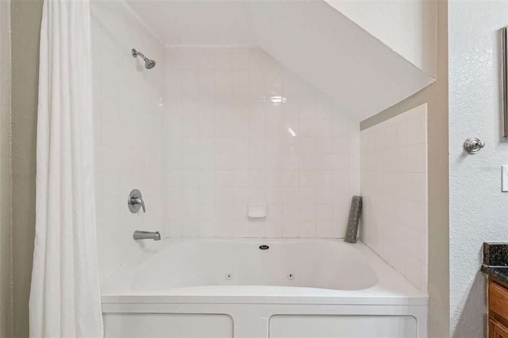 For Sale: $249,999 (4 beds, 3 baths, 1470 Square Feet)