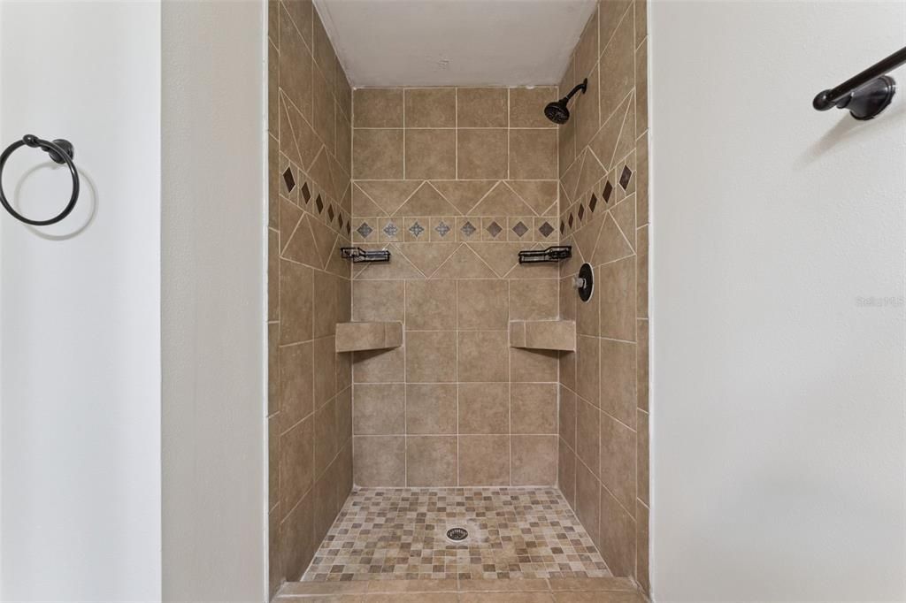 En Venta: $320,000 (3 camas, 2 baños, 1676 Pies cuadrados)