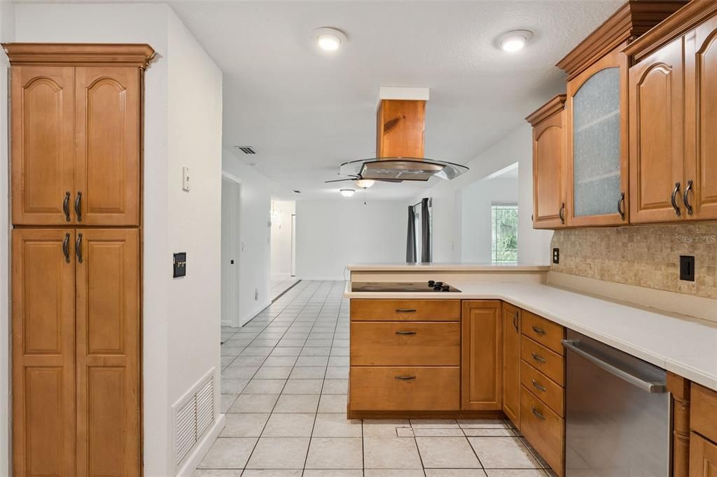 En Venta: $320,000 (3 camas, 2 baños, 1676 Pies cuadrados)