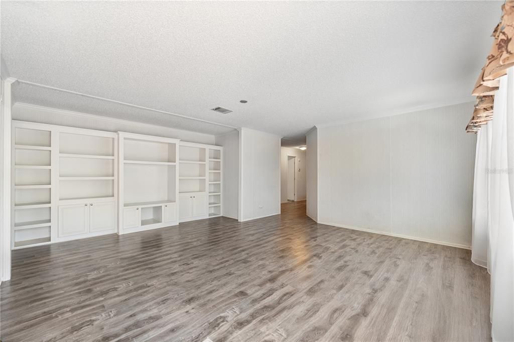 For Sale: $350,000 (3 beds, 2 baths, 2432 Square Feet)