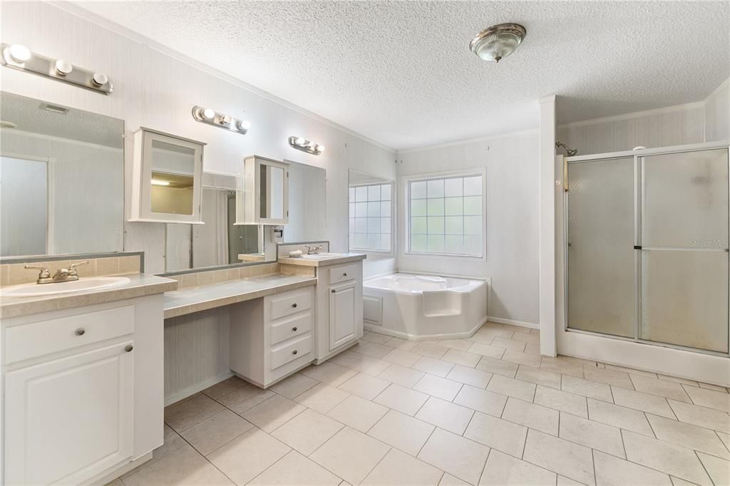For Sale: $350,000 (3 beds, 2 baths, 2432 Square Feet)