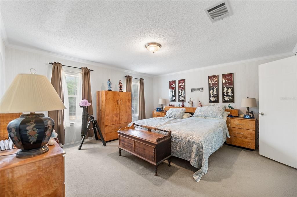 For Sale: $350,000 (3 beds, 2 baths, 2432 Square Feet)