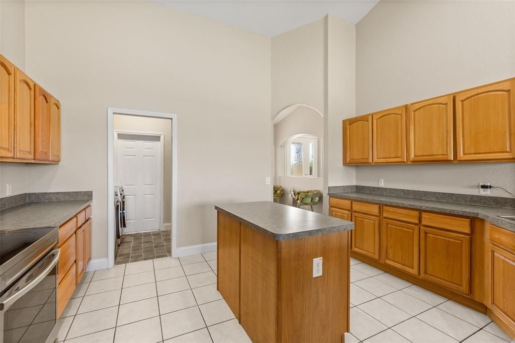En Venta: $330,000 (3 camas, 2 baños, 2256 Pies cuadrados)