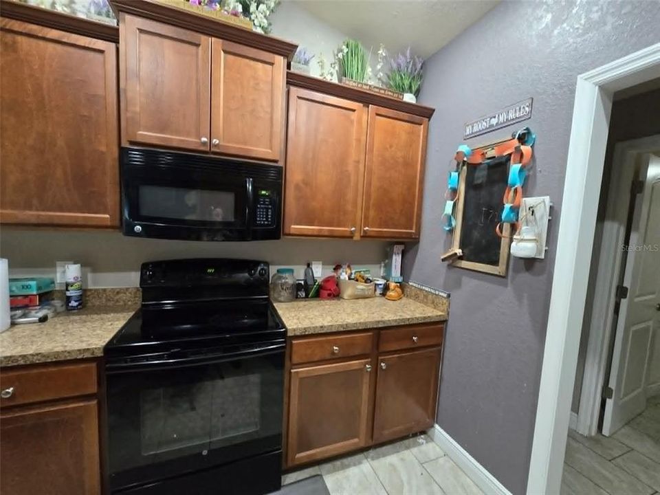 На продажу: $294,000 (4 спален, 2 ванн, 2240 Квадратных фут)