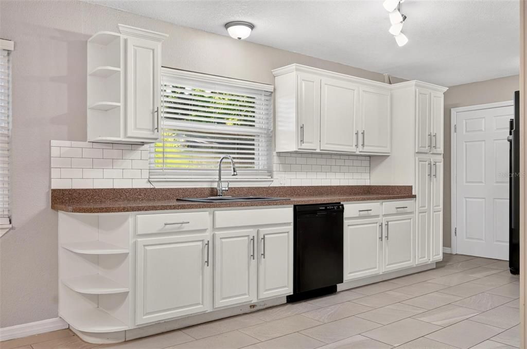 For Sale: $275,000 (3 beds, 2 baths, 1426 Square Feet)