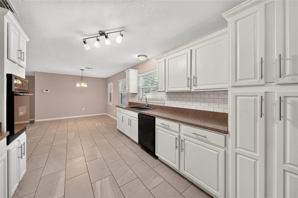 For Sale: $275,000 (3 beds, 2 baths, 1426 Square Feet)