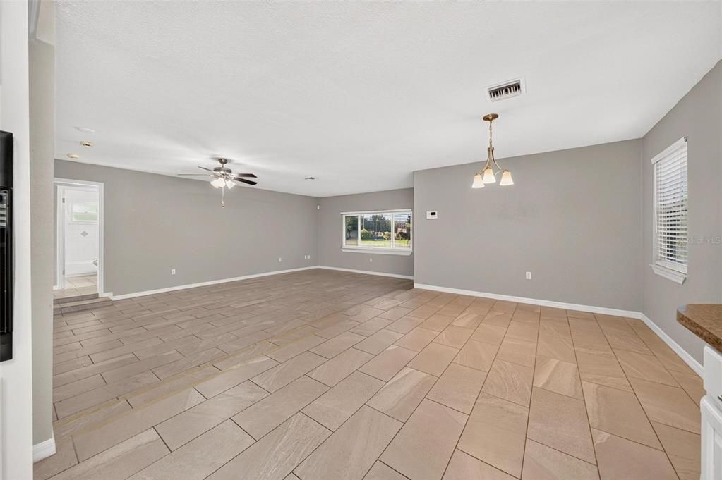 For Sale: $275,000 (3 beds, 2 baths, 1426 Square Feet)