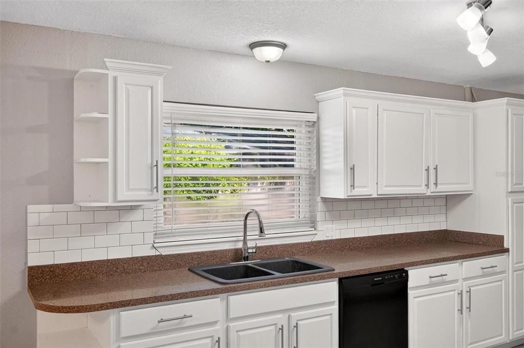 For Sale: $275,000 (3 beds, 2 baths, 1426 Square Feet)