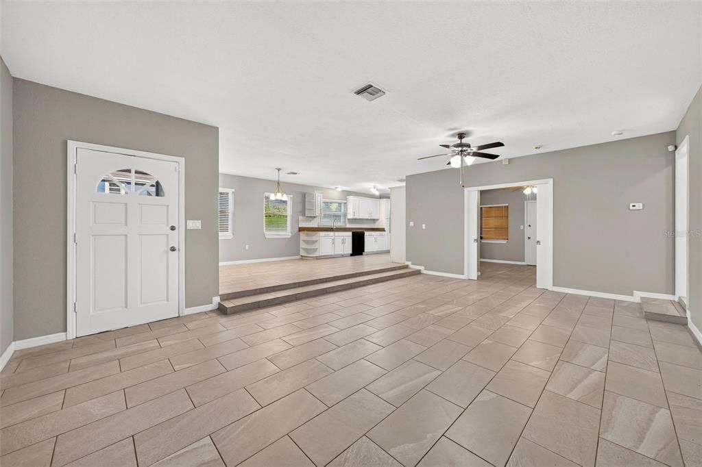 For Sale: $275,000 (3 beds, 2 baths, 1426 Square Feet)
