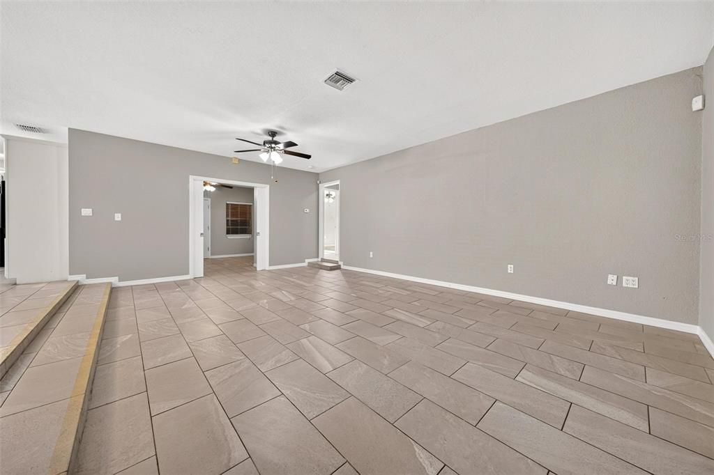 For Sale: $275,000 (3 beds, 2 baths, 1426 Square Feet)