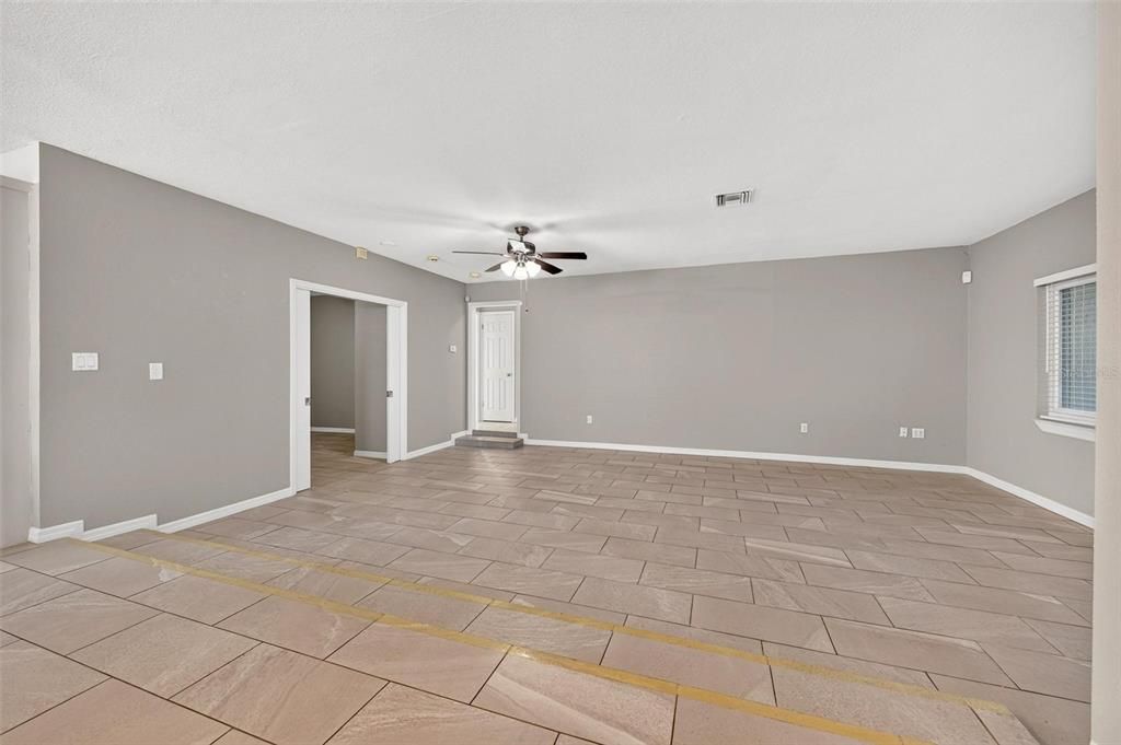 For Sale: $275,000 (3 beds, 2 baths, 1426 Square Feet)